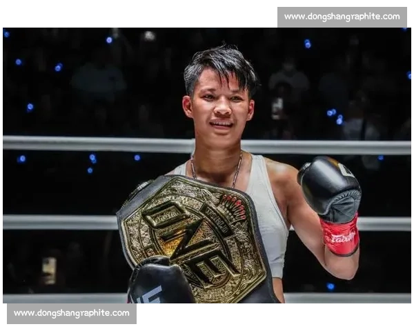 17 岁德查瓦立首秀封神!前蹴 KO 震撼 ONE 赛场